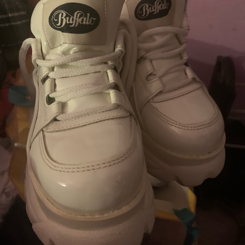 White Buffalo Shoes S36